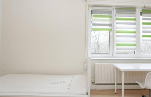 Spacious And Bright Room In 2-Bedroom Apartment In Neukölln - 1