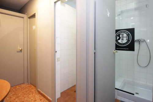 RH3-RB Double bedroom in 14-bedroom apartment. - Gallery - 11