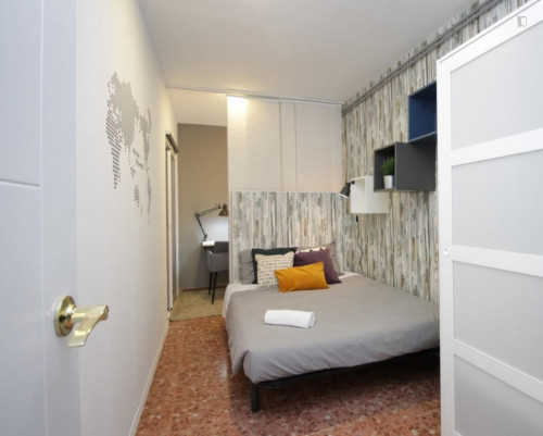 RH3-R16 Double Bedroom In 18-Bedroom Apartment. - 2