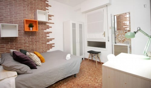 RH3-R3 Double Bedroom In 18-Bedroom Apartment - 1