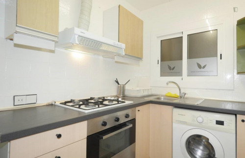 RH20-R3 Cozy and bright interior room with double bed in Gracia - Gallery - 9