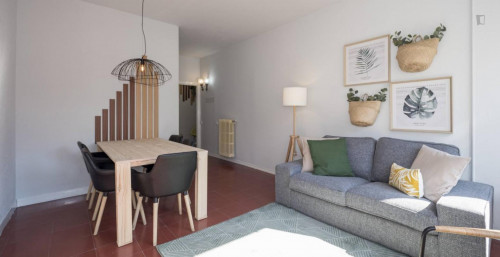 RH20-R3 Cozy and bright interior room with double bed in Gracia - Gallery - 6