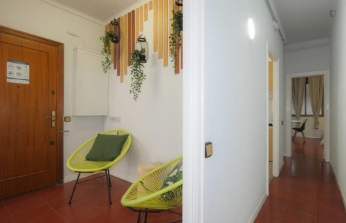 RH20-R3 Cozy and bright interior room with double bed in Gracia - Gallery - 11