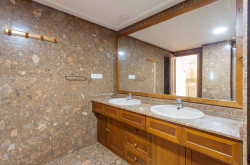 Shiny single bedroom with a balcony, in L'Amistat - Gallery - 5