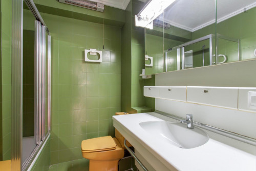 Shiny single bedroom with a balcony, in L'Amistat - Gallery - 3