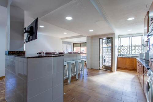Shiny single bedroom with a balcony, in L'Amistat - Gallery - 12