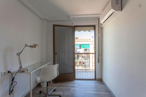 Shiny single bedroom with a balcony, in L'Amistat - Gallery - 18