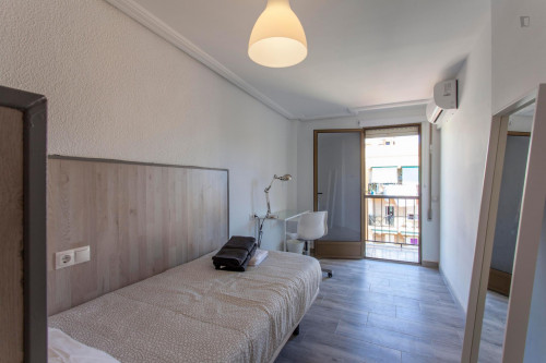 Shiny single bedroom with a balcony, in L'Amistat  - Gallery -  2