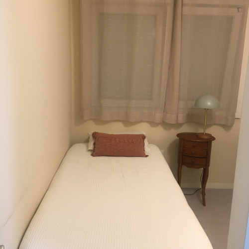 Nice single bedroom close to Salgueiros metro station