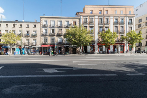 Homely single ensuite bedroom in vibrant Lavapiés
