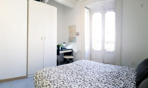 Double bedroom in a cool 7-bedroom flat, in busy Sol neighbourhood - Gallery - 5
