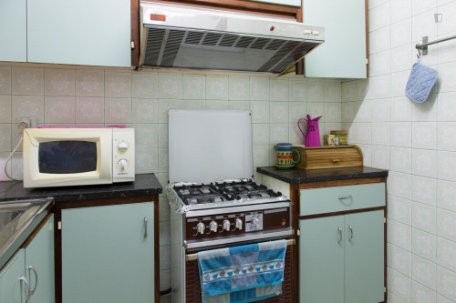 Comfy single bedroom close to Urgell metro station