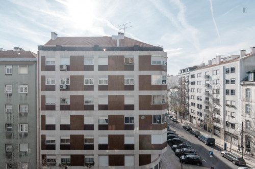 Neat double bedroom minutes away from Anjos metro station - Gallery - 20