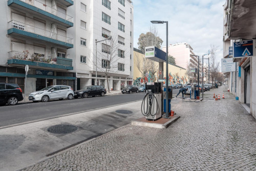 Neat double bedroom minutes away from Anjos metro station  - Gallery -  2