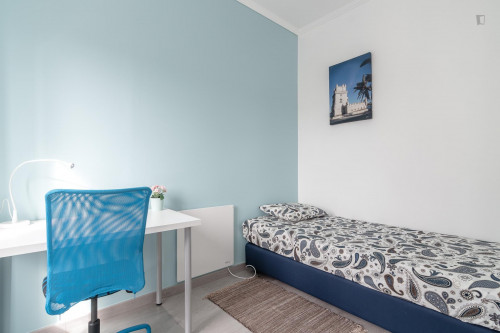  Good-Looking Single Bedroom In Campolide, Near Amoreiras  -  Good-looking single bedroom in Campolide, near Amoreiras  - Gallery -  1