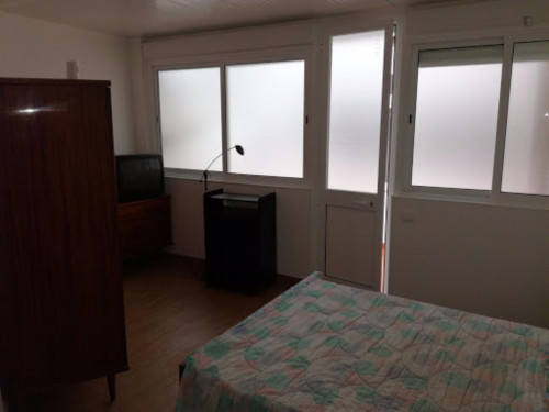 Well-located double bedroom near metro station Alameda  - Gallery -  1