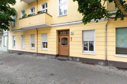 Bright single bedroom with balcony