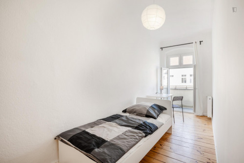Bright Single Bedroom With Balcony - 2