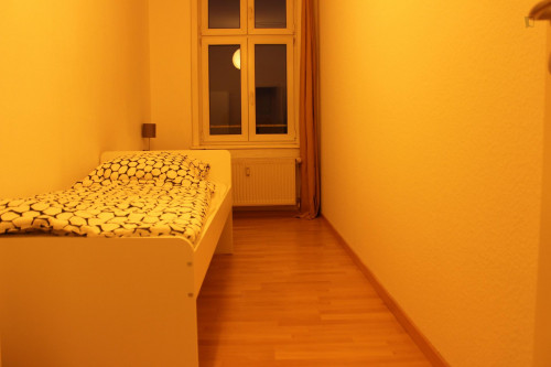 Single bedroom in a 5-bedroom flat in Friedrichshain