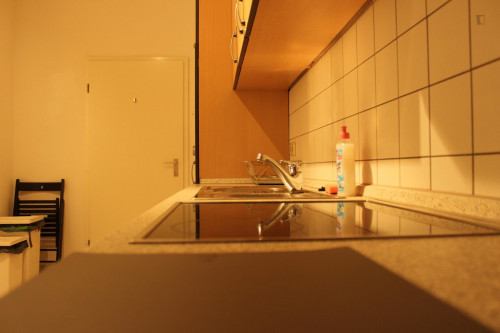 Single bedroom in a 5-bedroom flat in Friedrichshain - Gallery - 5