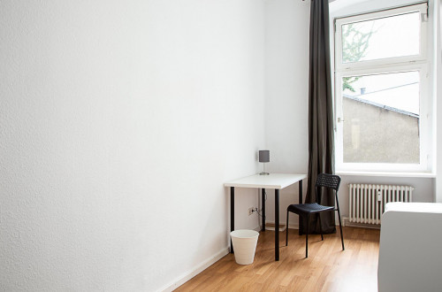 Pleasant single bedroom near the Schlesisches Tor metro