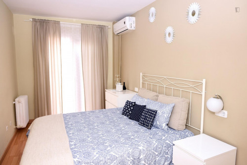 Great opportunity!!! Santa Ana great 1bed flat ideal for singles or a couple