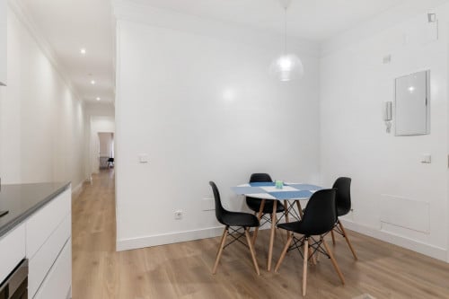 AWESOME Move-In Ready Room Near Universities, Spacious, ALL BILLS INCLUDED - Gallery - 6