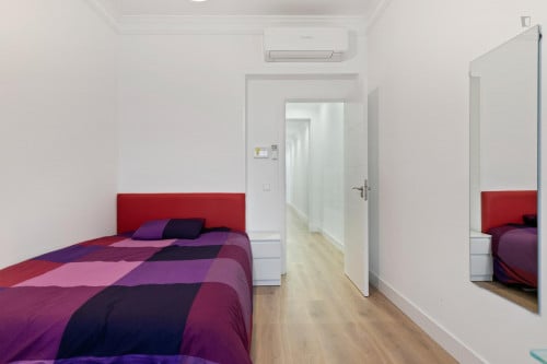 AWESOME Move-In Ready Room Near Universities, Spacious, ALL BILLS INCLUDED - Gallery - 9