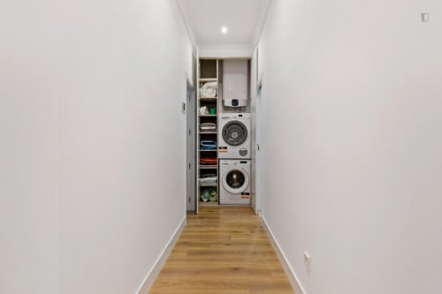 AWESOME Move-In Ready Room Near Universities, Spacious, ALL BILLS INCLUDED - Gallery - 7