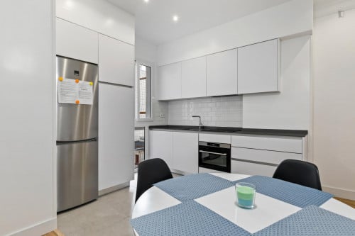 AWESOME Move-In Ready Room Near Universities, Spacious, ALL BILLS INCLUDED - Gallery - 5