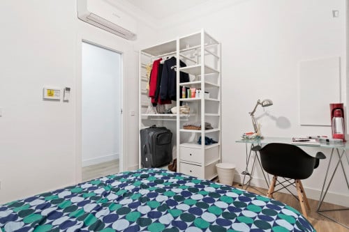 AWESOME Move-In Ready Room Near Universities, Spacious, ALL BILLS INCLUDED - Gallery - 11