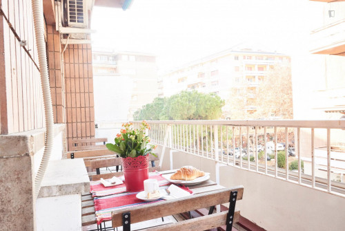 Double bedroom in a 3-bedroom apartment near Cipro metro station - Gallery - 11