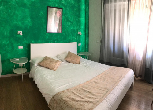 Double bedroom in a 3-bedroom apartment near Cipro metro station - Gallery - 13