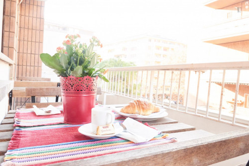 Double bedroom in a 3-bedroom apartment near Cipro metro station - Gallery - 10