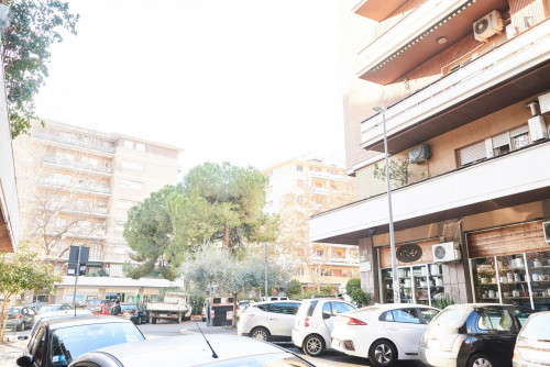 Double bedroom in a 3-bedroom apartment near Cipro metro station - Gallery - 9
