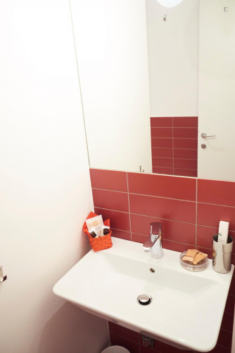 Double bedroom in a 3-bedroom apartment near Cipro metro station - Gallery - 8