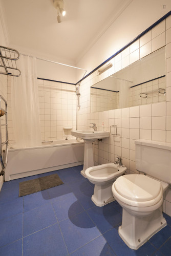 Homely double bedroom in Benfica