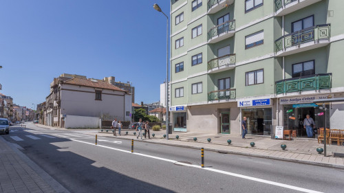 Comfy twin bedroom in a 6-bedroom flat 10 minutes from FEUP, Polo Universitário - Gallery - 2