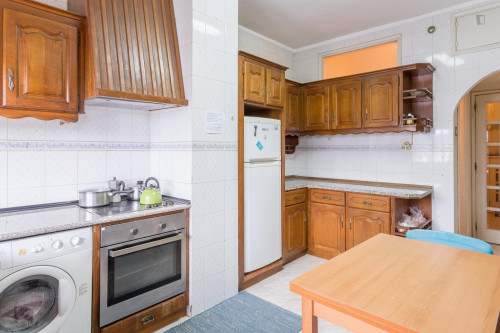 Comfy twin bedroom in a 6-bedroom flat 10 minutes from FEUP, Polo Universitário - Gallery - 17