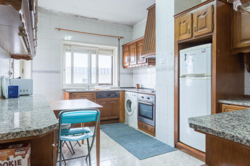 Comfy twin bedroom in a 6-bedroom flat 10 minutes from FEUP, Polo Universitário - Gallery - 15