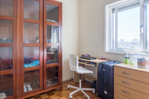 Comfy twin bedroom in a 6-bedroom flat near Universidade Lusíada de Porto  - Gallery -  3