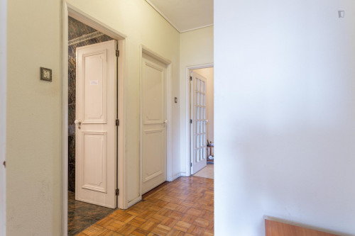 Comfy twin bedroom in a 6-bedroom flat 10 minutes from FEUP, Polo Universitário - Gallery - 8
