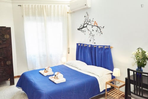 Double ensuite bedroom in a 2-bedroom apartment near Cipro metro station
