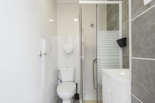 Snug single bedroom in a 7-bedroom flat near Instituto Superior Técnico - Gallery - 12