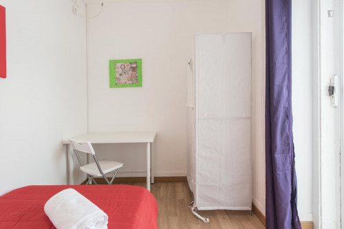 Snug single bedroom in a 7-bedroom flat near Instituto Superior Técnico  - Gallery -  3