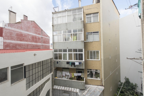 Snug single bedroom in a 7-bedroom flat near Instituto Superior Técnico  - Gallery -  4