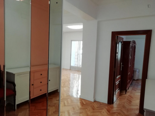 Single bedroom in 6-bedroom apartment
