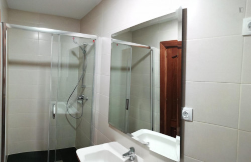Single bedroom in 6-bedroom apartment - Gallery - 6