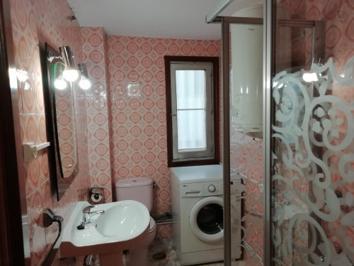 Single bedroom in 6-bedroom apartment - Gallery - 7