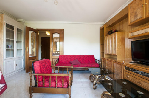 Single bedroom in 5-Bedroom apartment in Carabanchel